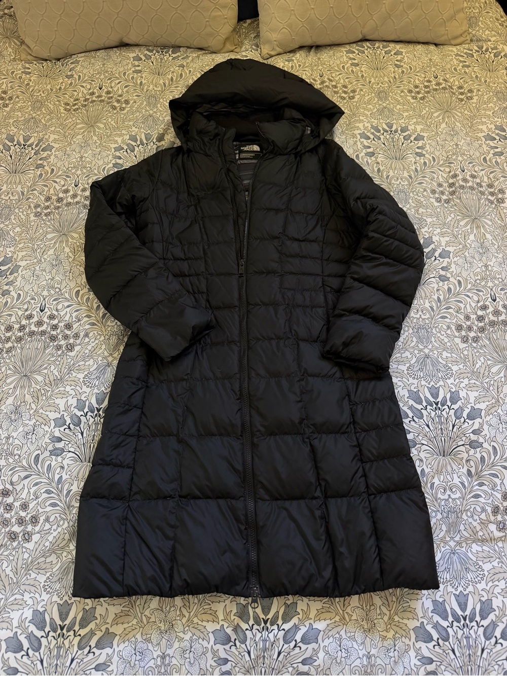 The North Face 550 Women’s Black Hooded Long Puffer Coat